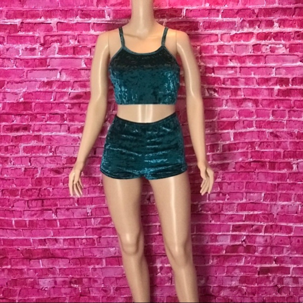 2 pc Velvet Set